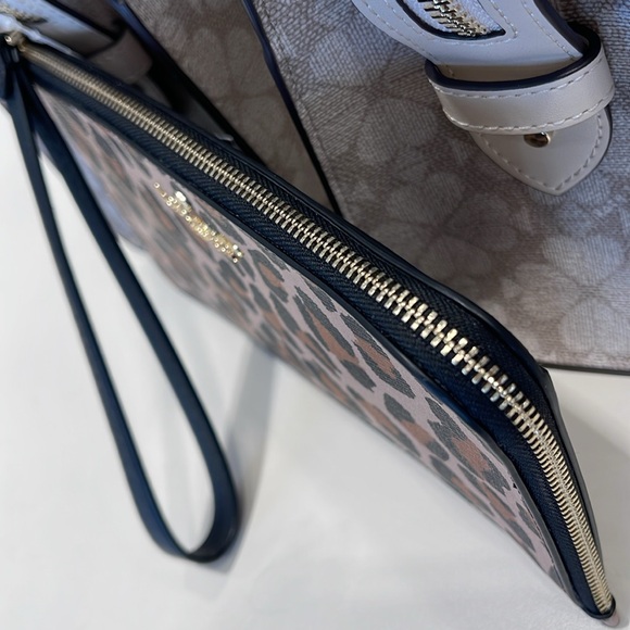Kate Spade Lucy Leopard Medium L Zip Wristlet
Brown Multi Leopard 
NWT - Picture 8 of 16